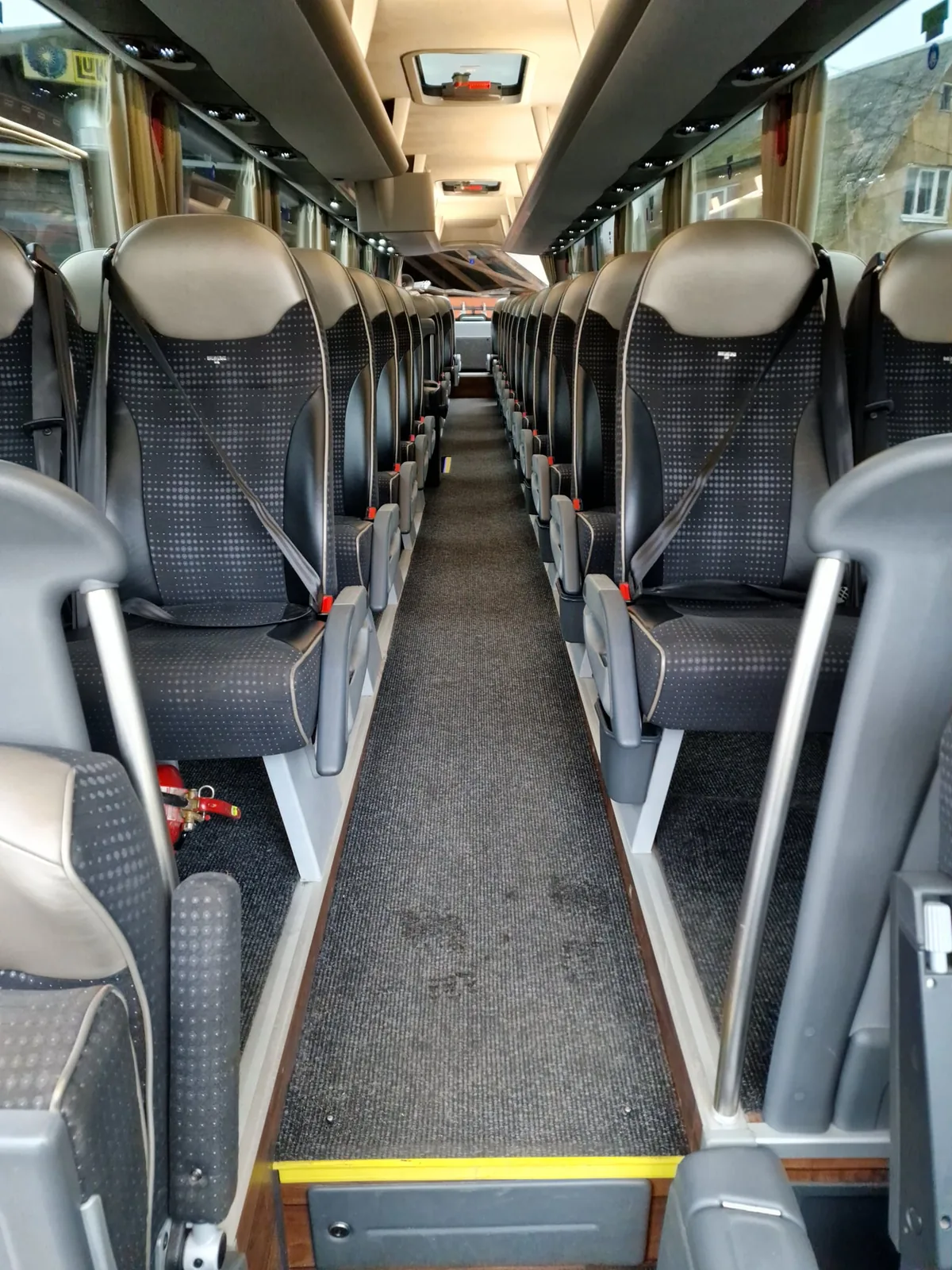 Heiki Busside moodne turismibussi salong